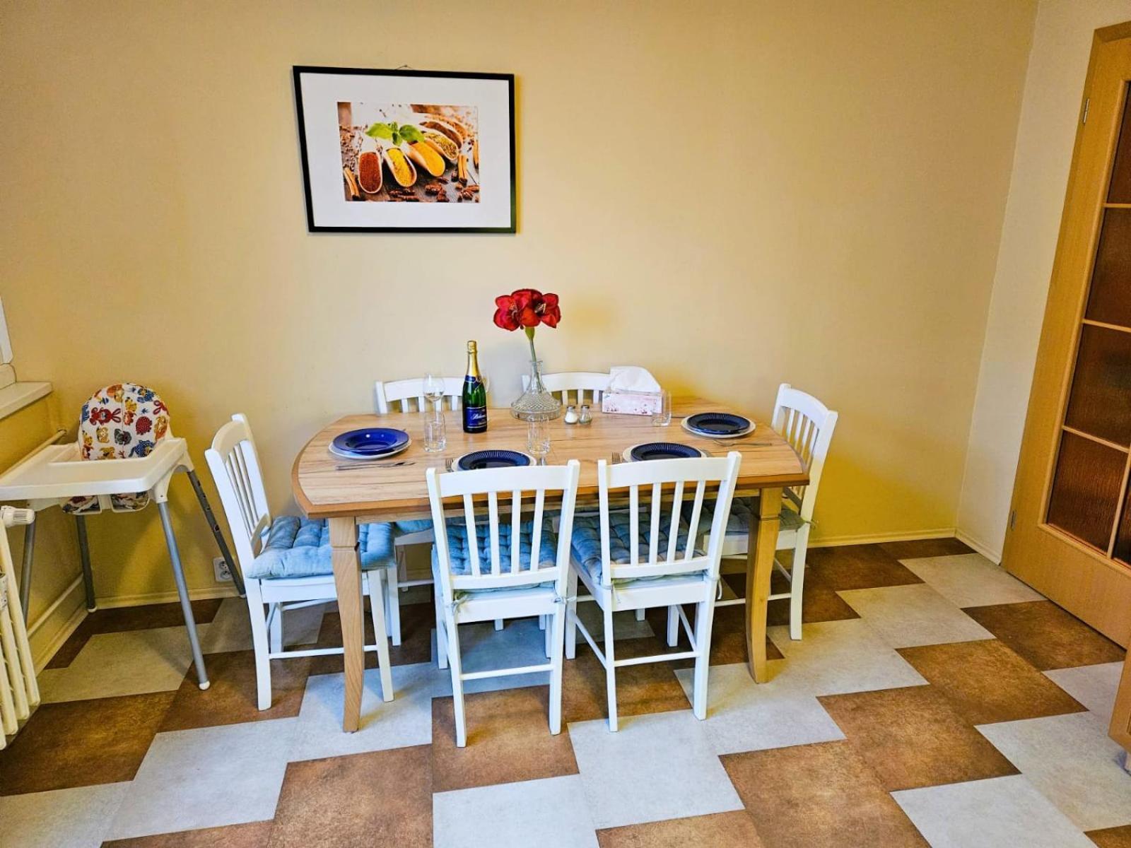 Apartmán Family For 6, 10mins To Centre, Free Parking, Quiet Location, New Furniture, Balcony Prague