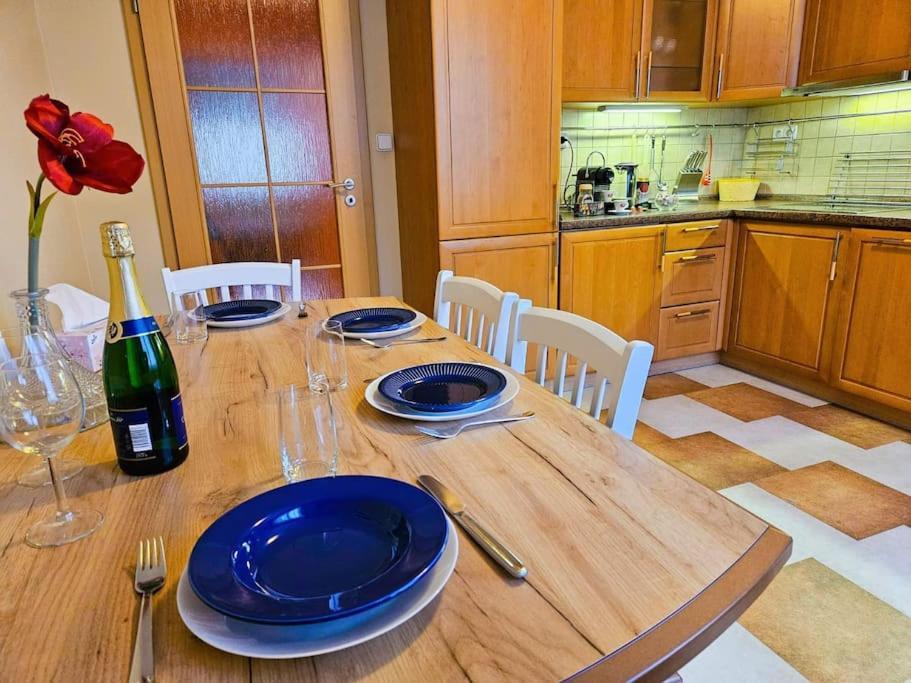 Apartmán Family For 6, 10mins To Centre, Free Parking, Quiet Location, New Furniture, Balcony Prague
