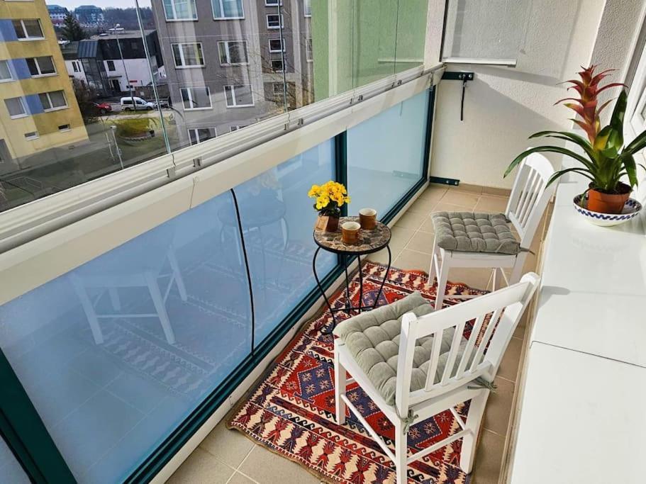 Apartmán Family For 6, 10mins To Centre, Free Parking, Quiet Location, New Furniture, Balcony Prague