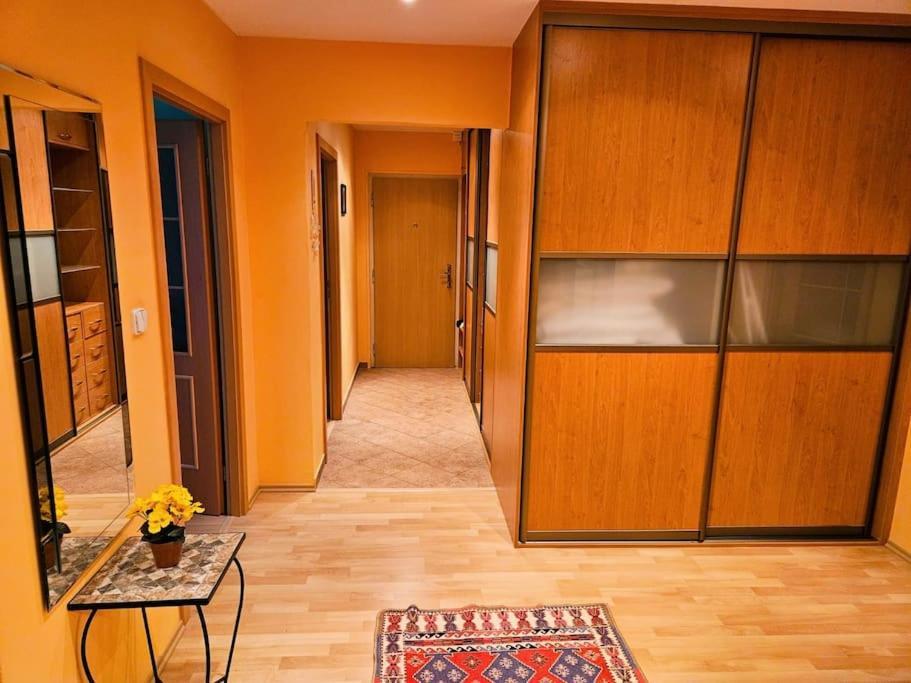 Apartmán Family For 6, 10mins To Centre, Free Parking, Quiet Location, New Furniture, Balcony Prague
